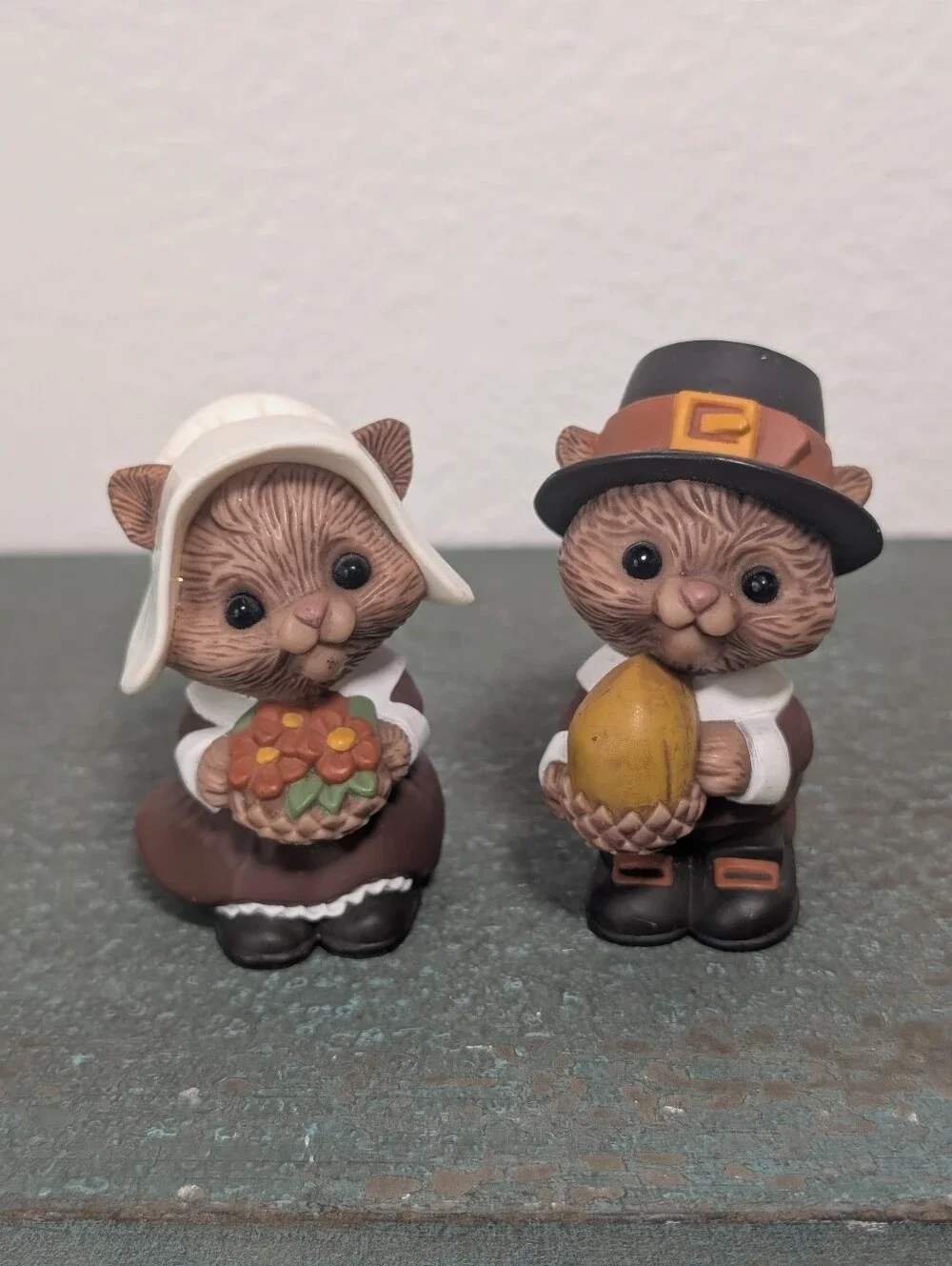 Vintage Hallmark Thanksgiving Pilgrim Chipmunks Squirrel Salt  & Pepper Shakers
